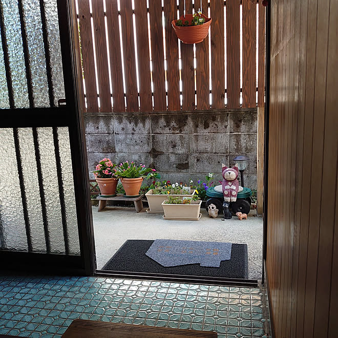 玄関 入り口 古い家を楽しむ 古い家に住む 築年数45年 目隠し柵diy などのインテリア実例 21 12 01 10 22 42 Roomclip ルームクリップ 玄関 入り口 古い家を楽しむ 古い家に住む 築年数45年 目隠し柵diy などのインテリア実例 21 12 01 10 22 42 Roomclip ルームクリップ