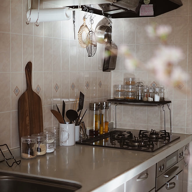 3coins オイルボトル 調味料入れ 壁付けキッチン 見せる収納 などのインテリア実例 21 10 08 21 59 52 Roomclip ルームクリップ