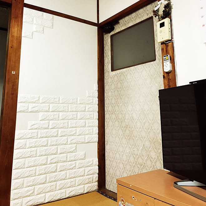 リビング 壁補修 穴あき補修 クッションレンガシート 白 Daiso などのインテリア実例 18 01 29 11 32 01 Roomclip ルームクリップ