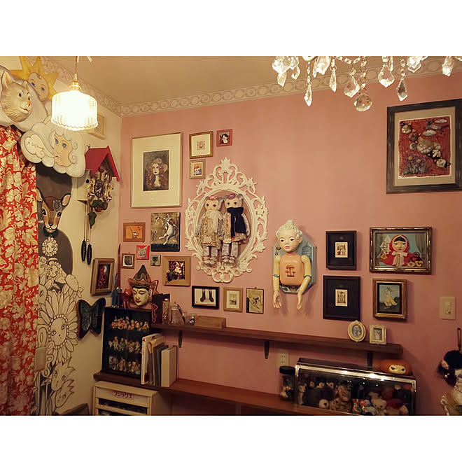 部屋全体 壁面ディスプレイ アトリエスペース ピンクの壁 私の作品と作家さんの作品 などのインテリア実例 03 29 21 26 13 Roomclip ルームクリップ