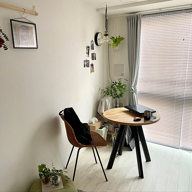 ラウンドテーブル/シンプルインテリア/観葉植物のある暮らし/ワンルーム 6畳/ナチュラル&hellip;などのインテリア実例 20200926