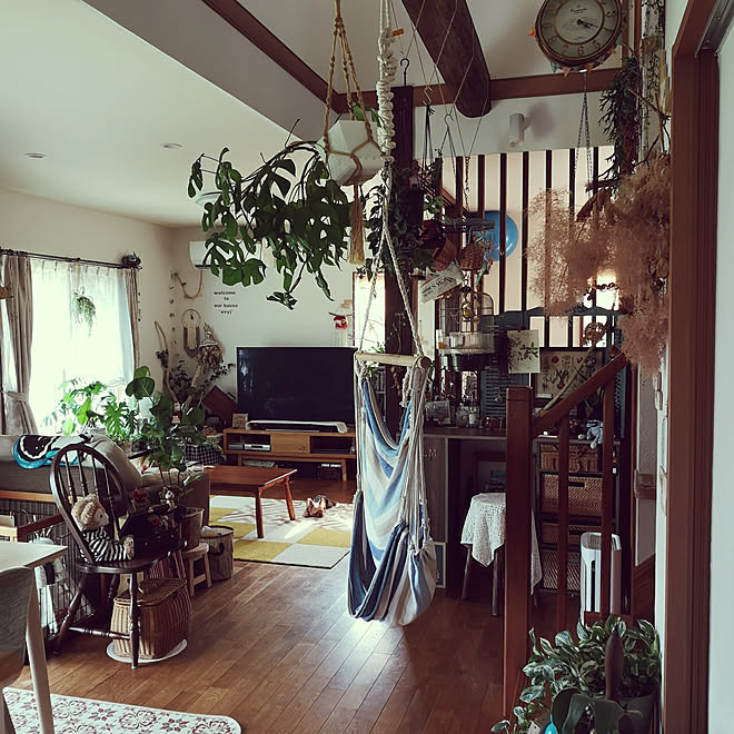 壁 天井 ブラウンインテリア ハンギンググリーン 小上がり和室 吹き抜けのある家 などのインテリア実例 19 07 25 16 21 36 Roomclip ルームクリップ