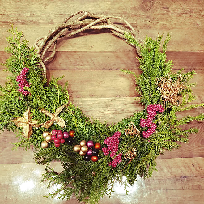 玄関 入り口 わたしのハンドメイド 秋 サンキライの実 手作りリース スギ などのインテリア実例 11 16 44 02 Roomclip ルームクリップ 玄関 入り口 わたしのハンドメイド 秋 サンキライの実 手作りリース スギ などのインテリア実例 11 16 44 02 Roomclip ルームクリップ