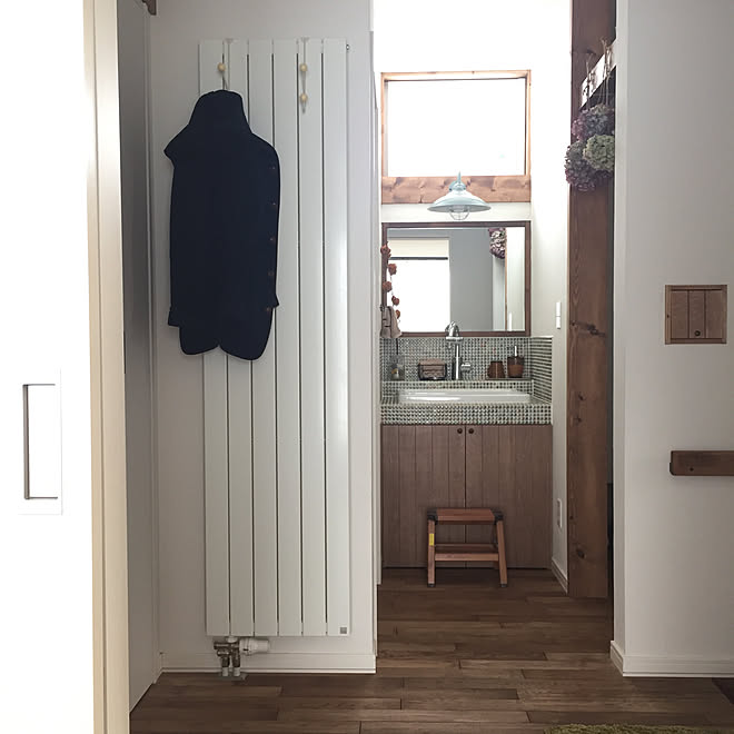 玄関 入り口 キーボックス 手洗い場 温水パネルヒーター の置き場所 などのインテリア実例 18 02 15 09 37 14 Roomclip ルームクリップ