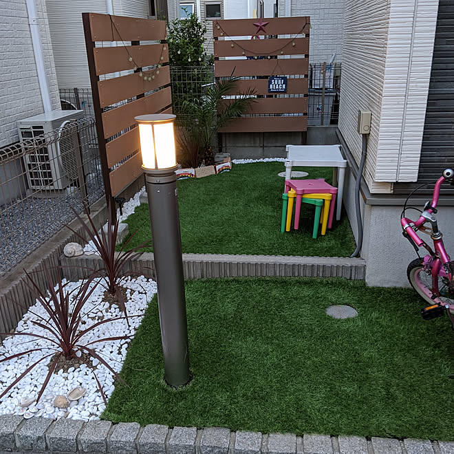 玄関 入り口 コレ Diyしたよ 狭い庭を楽しむ ｄｉｙ 花壇 などのインテリア実例 05 11 22 48 46 Roomclip ルームクリップ
