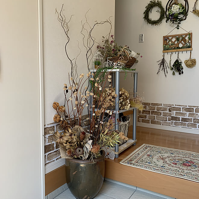 花瓶の代わりに ドライフラワーも手作りです 花とグリーンのある暮らし いいね ありがとうございます 玄関 入り口のインテリア実例 04 25 13 04 41 Roomclip ルームクリップ