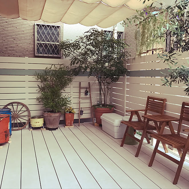 ウッドデッキ 白いデッキ 初投稿 ガーデニング リビングのインテリア実例 19 08 18 00 56 Roomclip ルームクリップ