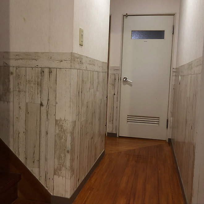 壁 天井 廊下の壁 廊下 セリア 腰壁風壁紙のインテリア実例 18 11 12 16 24 09 Roomclip ルームクリップ