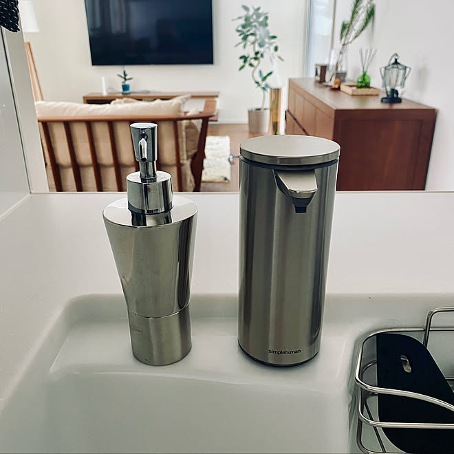 新生活 ソープディスペンサー 電動 キッチンからの眺め 運気up シンプルヒューマン ディスペンサー などのインテリア実例 22 02 09 21 37 Roomclip ルームクリップ
