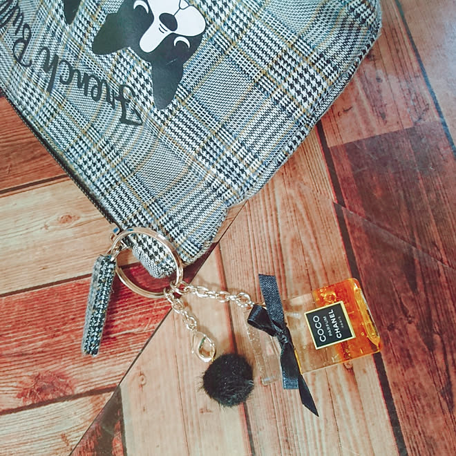 机 レジン作品 香水瓶 キーホルダー Uvレジン などのインテリア実例 18 09 18 08 52 51 Roomclip ルームクリップ