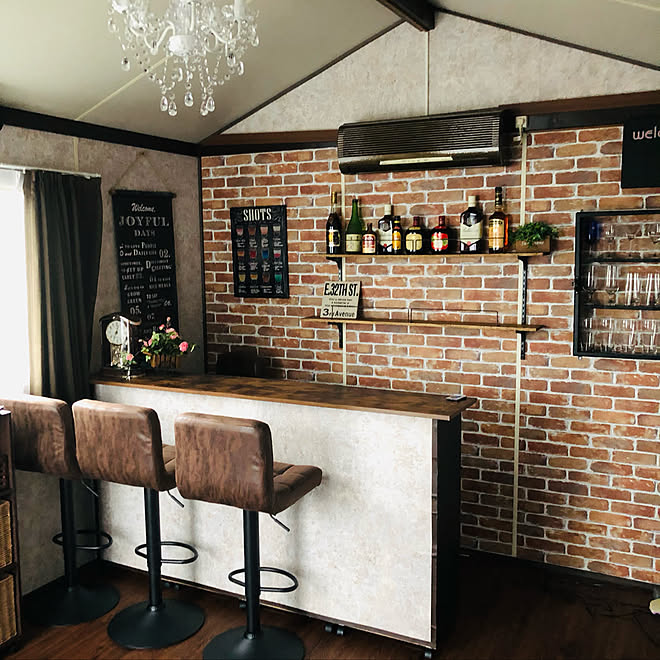 バー風 男前インテリア レンガ壁紙 ショーケースdiy 棚diy などのインテリア実例 21 06 04 12 24 35 Roomclip ルームクリップ