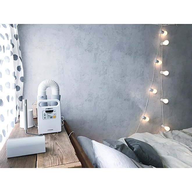 ベッド周り 粘着クリーナー コロコロ 布団乾燥機 モノ集め などのインテリア実例 18 02 03 18 52 33 Roomclip ルームクリップ