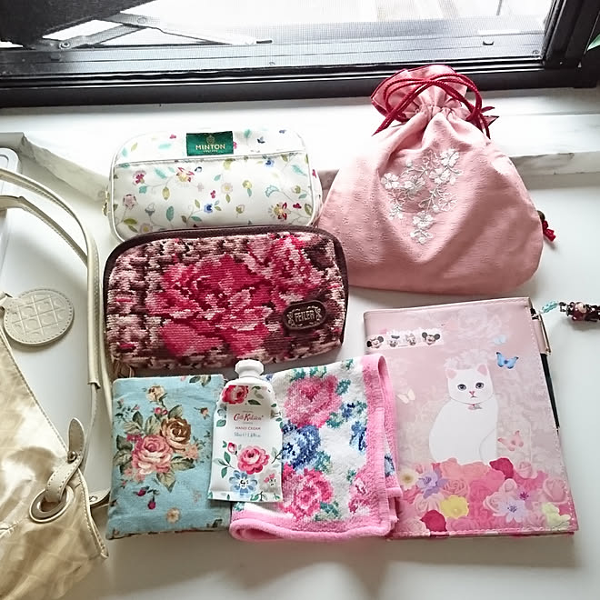 棚 花柄 バッグの中の花柄アイテム ティッシュケース フェイラー などのインテリア実例 18 05 29 10 55 59 Roomclip ルームクリップ