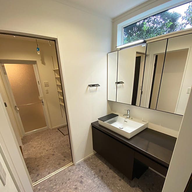 洗面脱衣所 脱衣所 洗面所 ルミシス洗面台 リクシルの洗面台 などのインテリア実例 11 25 12 53 57 Roomclip ルームクリップ