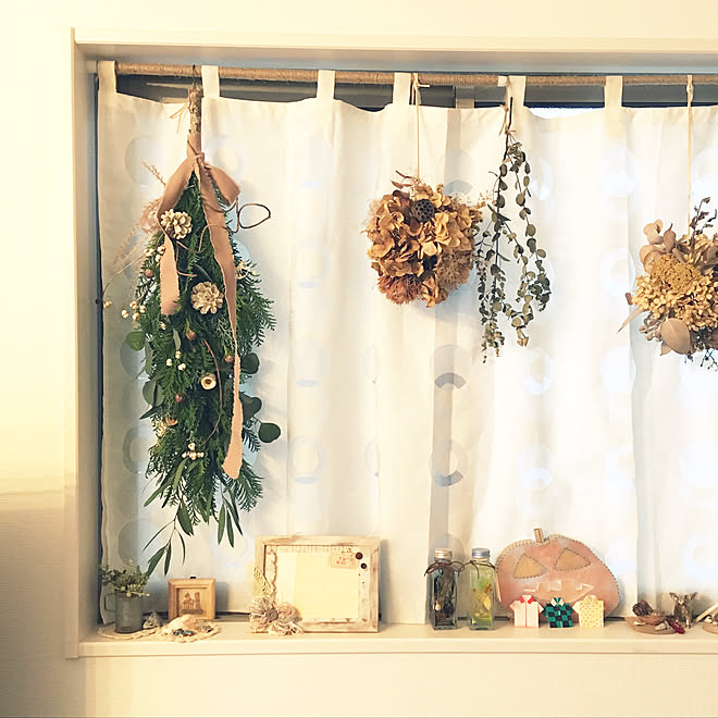 クリスマススワッグ手作り スワッグ ドライフラワーのある暮らし 窓の飾り ドライフラワー などのインテリア実例 12 12 23 19 00 Roomclip ルームクリップ