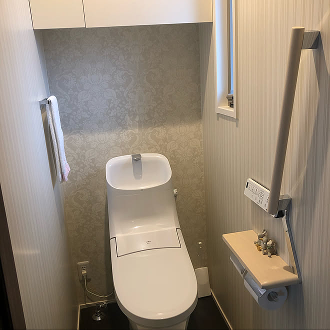 Lixil Lixilトイレ 二階のトイレ バス トイレ 吊り戸棚収納 などのインテリア実例 10 09 13 25 19 Roomclip ルームクリップ