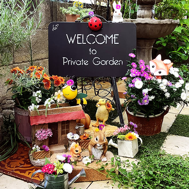 ダイソーさんのきつねさん カボチャの置物 こうさぎ3兄妹のうさぎさん 噴水のある庭 お家の置物 などのインテリア実例 21 08 24 07 33 45 Roomclip ルームクリップ