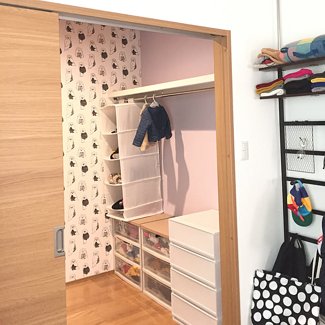 部屋全体 クローゼット ラベンダー色の壁紙 フクロウの壁紙 アクセントクロス などのインテリア実例 18 09 13 11 55 22 Roomclip ルームクリップ