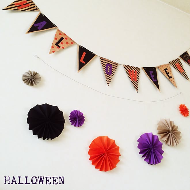 壁 天井 ハロウィンガーランド ロゼット手作り ダイソー 100均 などのインテリア実例 16 10 06 15 55 52 Roomclip ルームクリップ