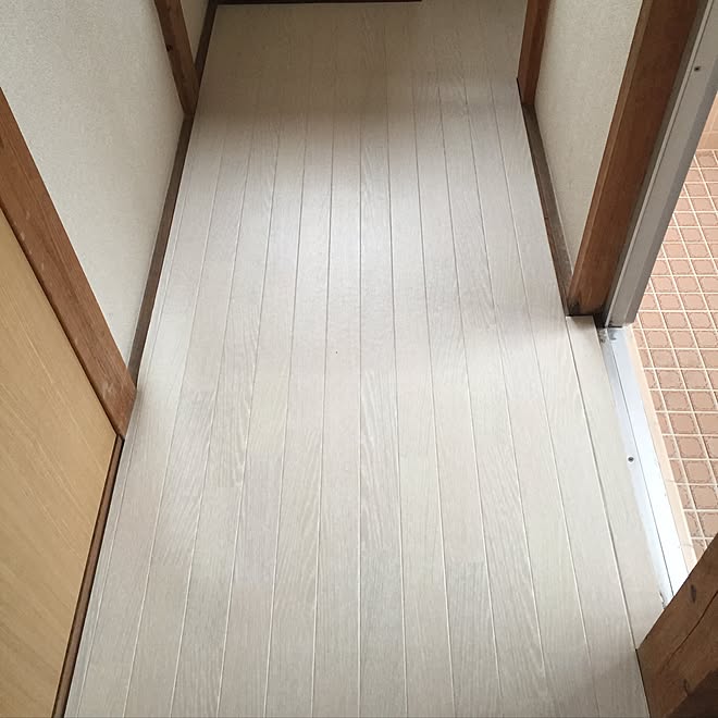 部屋全体 柱も白くしたい 古い家 3dk 賃貸diy などのインテリア実例 16 06 10 28 31 Roomclip ルームクリップ