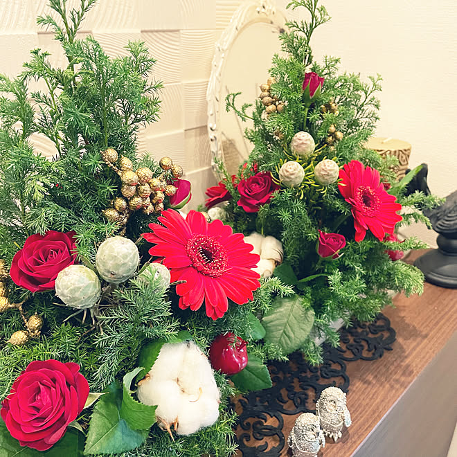 クリスマス フラワーアレンジメント クリスマスアレンジメント クリスマスアレンジ 花のある暮らし などのインテリア実例 21 12 15 17 28 52 Roomclip ルームクリップ
