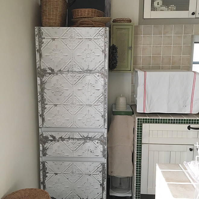 キッチン 壁紙屋本舗 冷蔵庫リメイク シャビーシック Diyのインテリア実例 17 12 16 15 33 Roomclip ルームクリップ