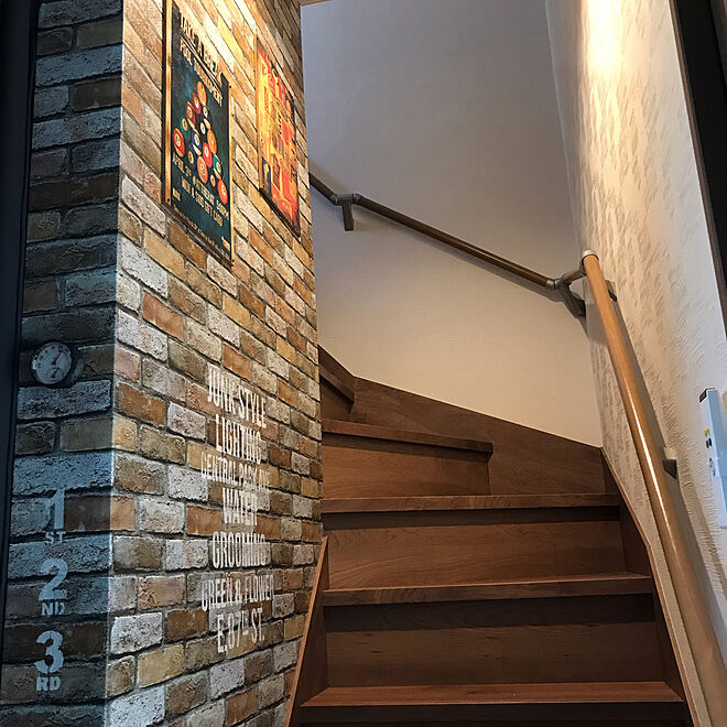 レンガ調壁紙 階段の壁 ステンシル 部屋全体のインテリア実例 19 06 27 07 40 01 Roomclip ルームクリップ