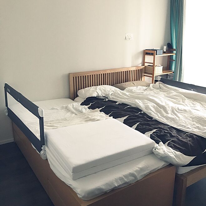 ベッド周り 収納ベッド すっきりとした暮らし アクタス カーテン Fabrica などのインテリア実例 17 06 26 14 44 55 Roomclip ルームクリップ