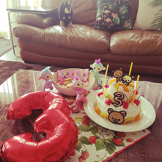 リビング お誕生日 ﾊｸﾞﾐﾝ 苺がないから寂しい 1月5月10月 などのインテリア実例 18 10 22 14 23 01 Roomclip ルームクリップ