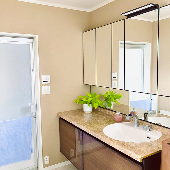 ボウル一体型カウンター 隠す収納 人造大理石カウンター 洗面台 Lixil ルミシス などのインテリア実例 10 01 16 36 19 Roomclip ルームクリップ