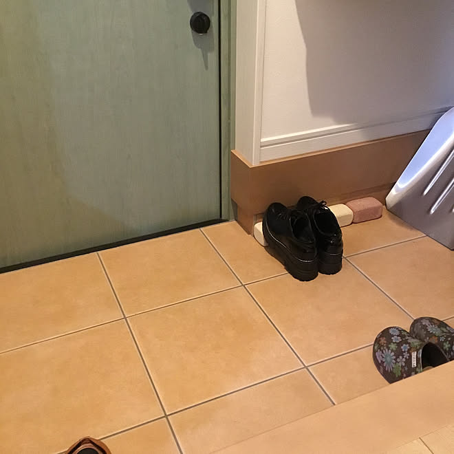 雨の日の靴置場 濡れた靴置場 レンガ ナチュラルインテリア シンプルライフ などのインテリア実例 21 10 24 16 46 08 Roomclip ルームクリップ