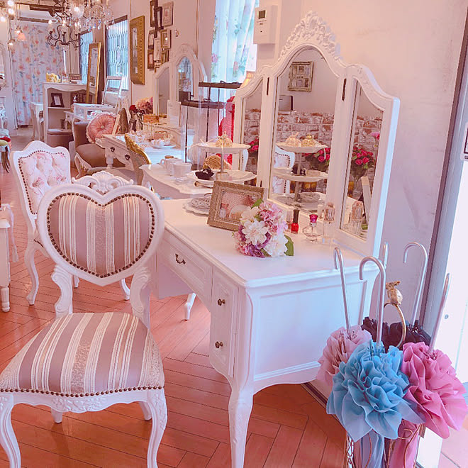 ドレッサー ベッド周り 姫系 メイク オシャレ などのインテリア実例 19 07 15 17 06 46 Roomclip ルームクリップ ドレッサー ベッド周り 姫系 メイク オシャレ などのインテリア実例 19 07 15 17 06 46 Roomclip ルームクリップ