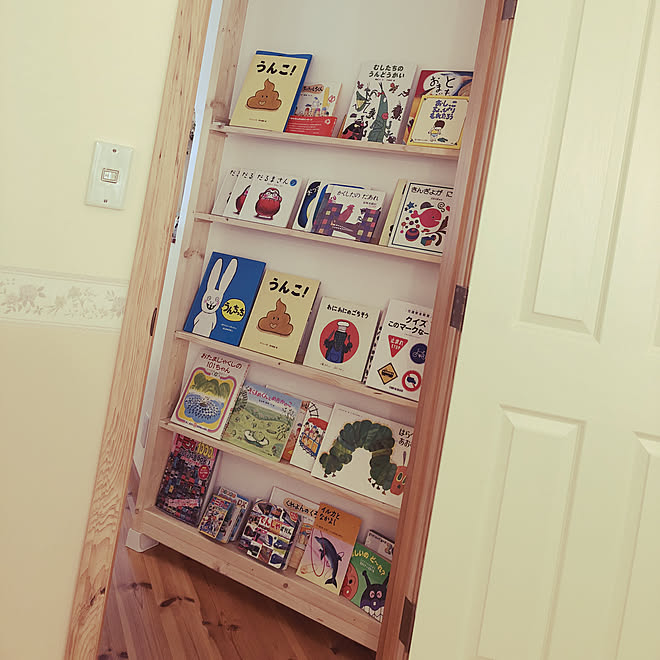 棚 ディアウォール Diy ディアウォール棚 絵本コーナー 絵本収納 などのインテリア実例 19 01 23 11 32 04 Roomclip ルームクリップ