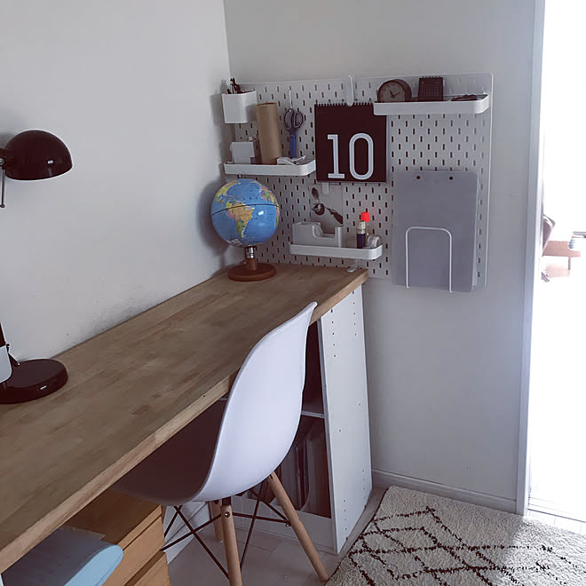 イームズチェアリプロダクト カラーボックス ニトリ 学習机diy リビング学習 などのインテリア実例 08 15 09 53 50 Roomclip ルームクリップ