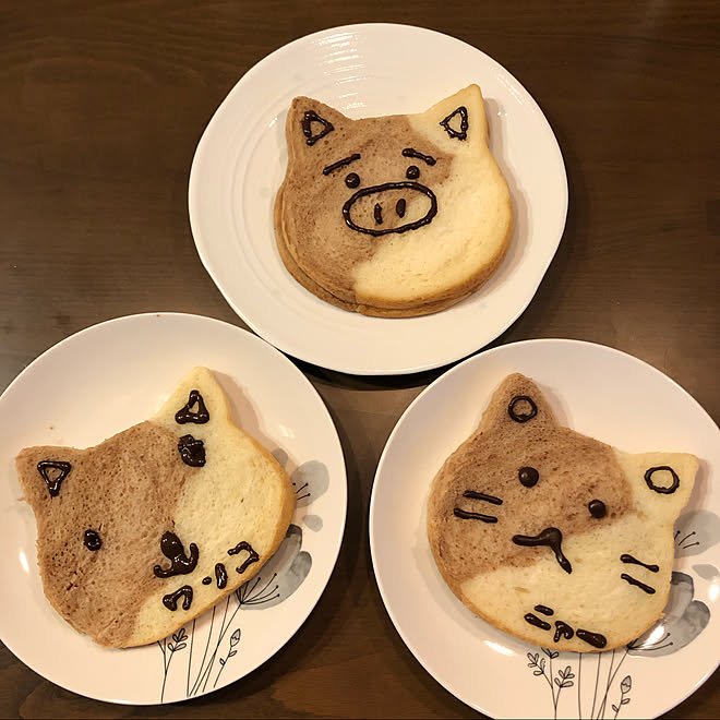 こどものいる暮らし おやつtime チョコペンアート チョコペン ネコ型食パン などのインテリア実例 21 09 28 18 31 04 Roomclip ルームクリップ