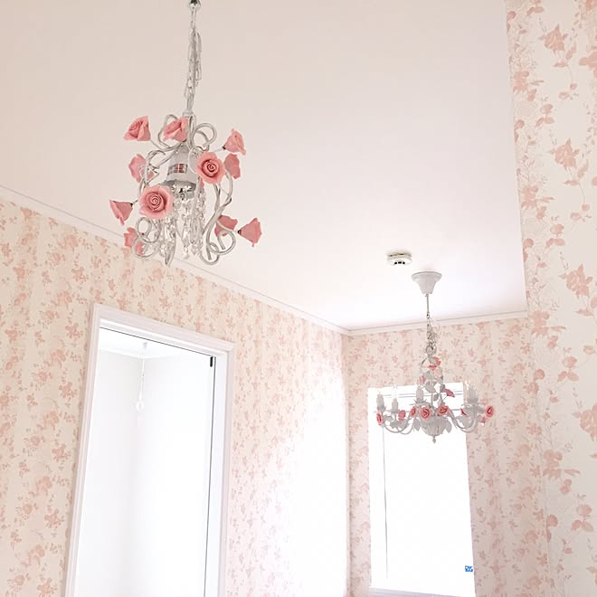壁 天井 シャンデリア フラワー ピンクも好き エレガント などのインテリア実例 16 10 01 09 45 24 Roomclip ルームクリップ