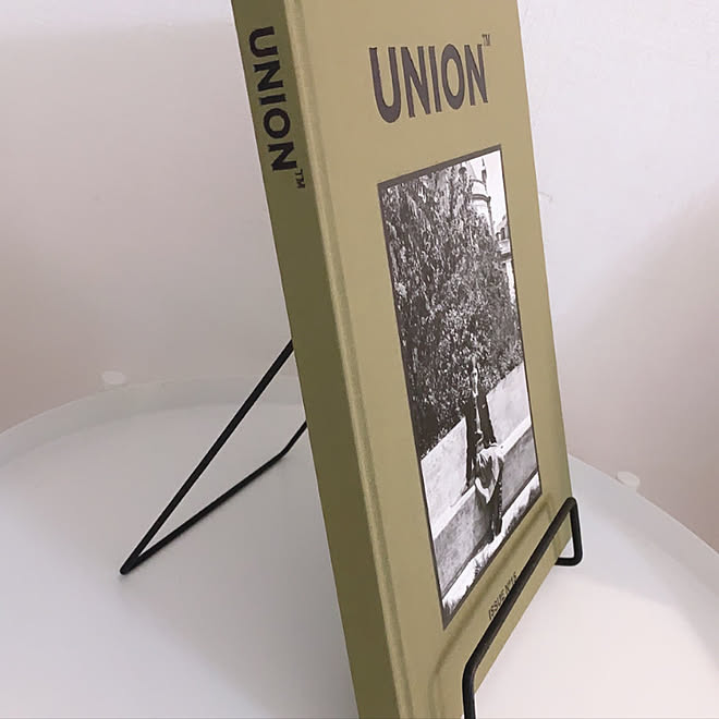100均本飾り/100均本立て/洋書ディスプレイ/洋書/ホワイトグレー&hellip;などのインテリア実例 20200315 185814