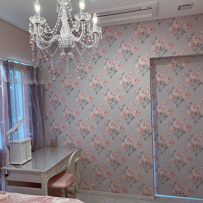 ローラアシュレイの壁紙 ベアトリスシクラメン 部屋全体のインテリア実例 21 02 22 17 46 44 Roomclip ルームクリップ