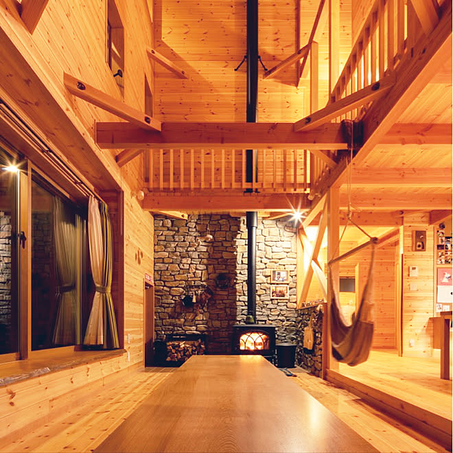山小屋風 木の家具 吹き抜けのある家 山小屋 三角屋根の家 などのインテリア実例 19 11 10 09 51 05 Roomclip ルームクリップ