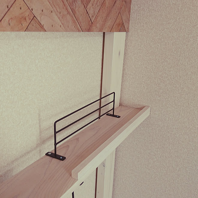 セリアのアイアンバー カインズホームの有こうボード リビング 初diy ラブリコのインテリア実例 18 02 26 16 35 10 Roomclip ルームクリップ