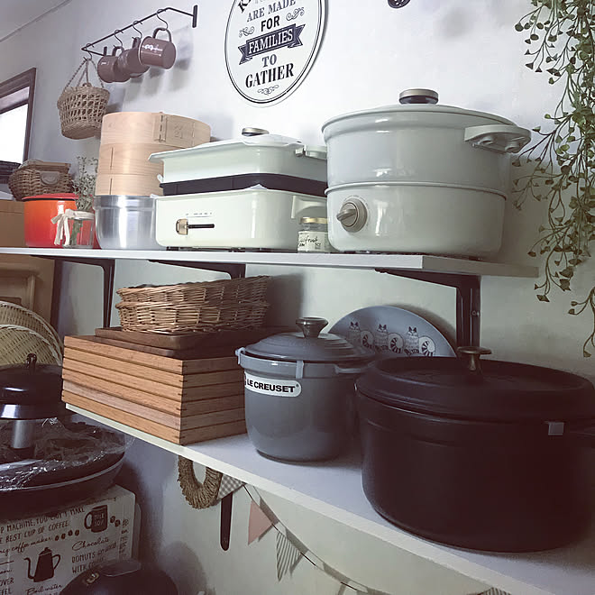 キッチン ストウブ ルクルーゼ キッチン棚 ルクルーゼエブリィ などのインテリア実例 18 10 24 11 26 22 Roomclip ルームクリップ