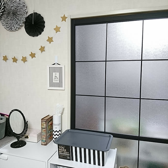 部屋全体 マスキングテープ 白黒 こどもと暮らす 賃貸 などのインテリア実例 19 05 31 18 09 41 Roomclip ルームクリップ