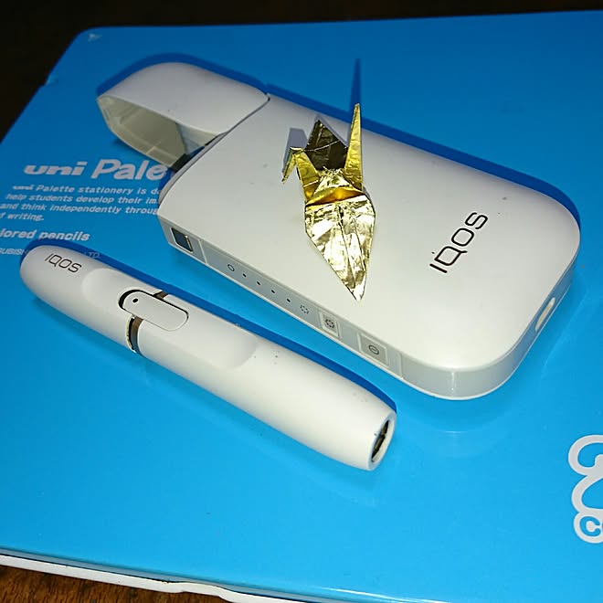 机 アイポス 色鉛筆24色入ケース 折り鶴 タバコ などのインテリア実例 17 06 00 40 35 Roomclip ルームクリップ