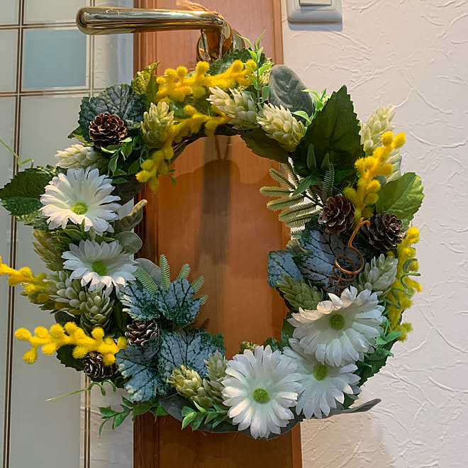 ダイソーのフェイクグリーン 癒し 手作りリース キッチン ミモザリースハンドメイド などのインテリア実例 22 02 09 00 33 32 Roomclip ルームクリップ