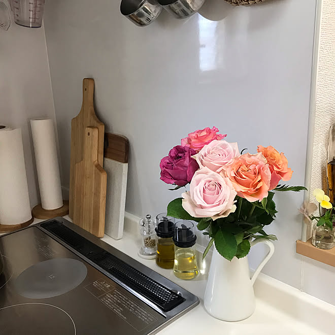 薔薇 Ikea キッチン 花瓶 花のある暮らしのインテリア実例 21 05 06 09 15 51 Roomclip ルームクリップ