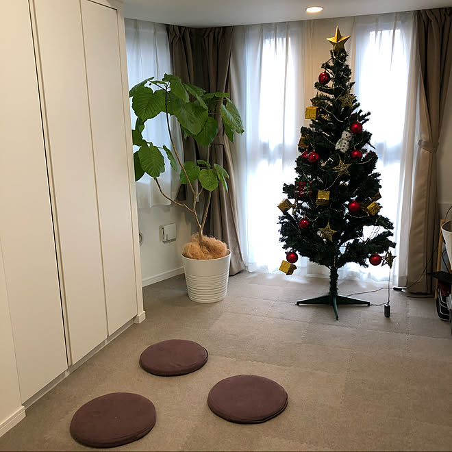 無印良品 ウンベラータ クリスマスツリー180cm クリスマスツリー 洋室 などのインテリア実例 12 08 18 21 28 Roomclip ルームクリップ