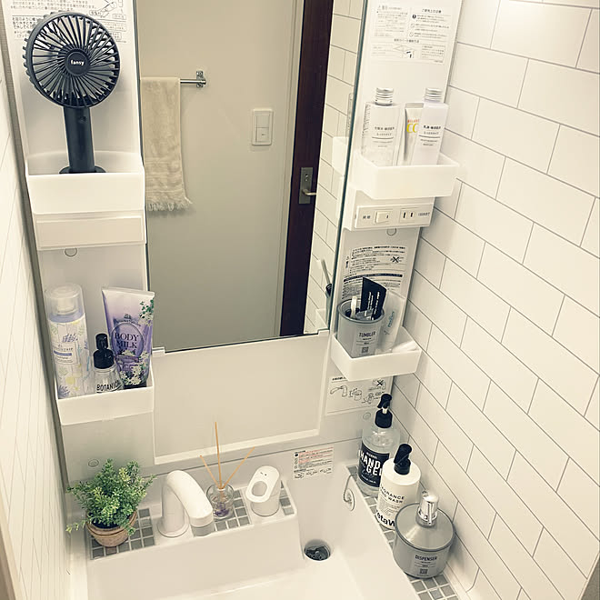 洗面台周り 観葉植物 室内グリーン おうちカフェ レオパレス などのインテリア実例 21 05 10 15 09 33 Roomclip ルームクリップ