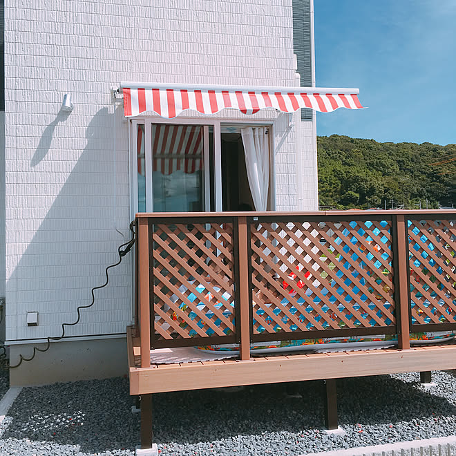 玄関 入り口 旦那が取り付け オーニング ストライプ 赤 白 などのインテリア実例 18 07 05 54 18 Roomclip ルームクリップ