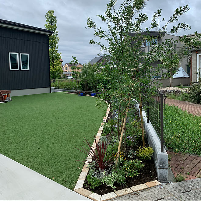 人工芝 人工芝の庭 楽しい空間作り 花壇のインテリア実例 06 12 12 27 52 Roomclip ルームクリップ