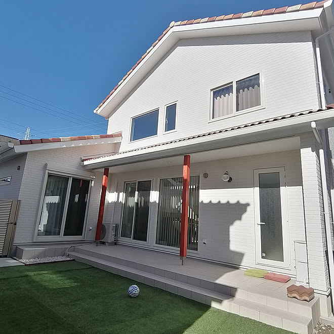 部屋全体 南欧風 南欧風の家 南欧風外観 人工芝 などのインテリア実例 02 15 23 57 55 Roomclip ルームクリップ